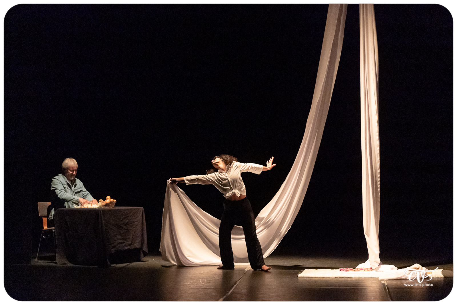 COSMOS (CIE LA MAIN DE L'HOMME)